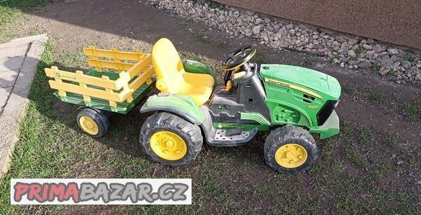 Traktůrek John Deere