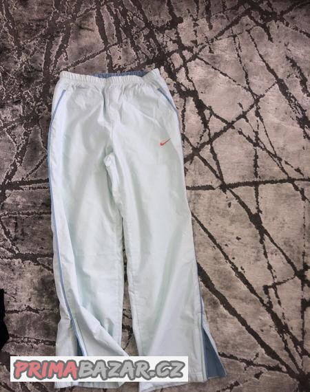 Sportovní kalhoty NIKE vel. 140-152