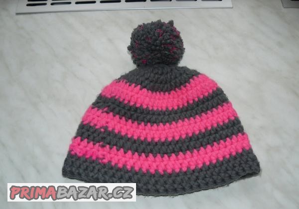 hackovana-zimni-cepice-s-bambuli-vel-140