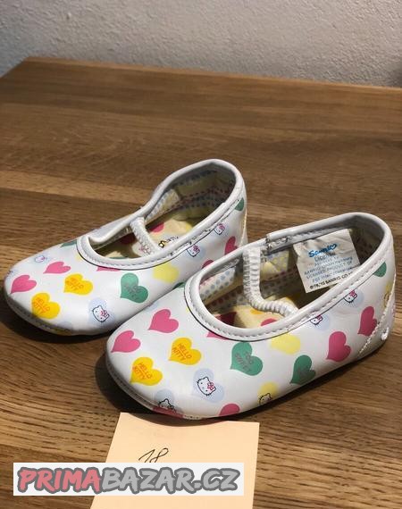 Capáčky Hello Kitty vel. 18