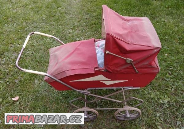 stary-kocarek-pro-panenku-retro