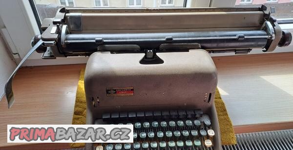 psaci-stroj-retro-s-dlouhym-valcem