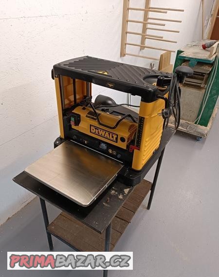 DeWALT tloušťkovací frézka DeWALT tloušťkovací frézka