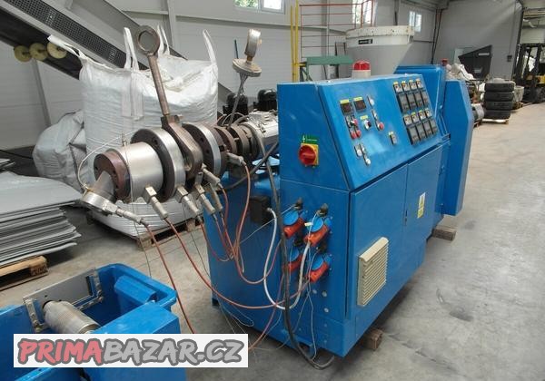 barvici-a-regranulacni-linka-s-extruderem-na-plasty