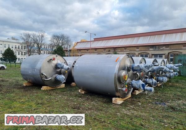 6000-litru-12-ks-michany-nerezovy-zasobnik