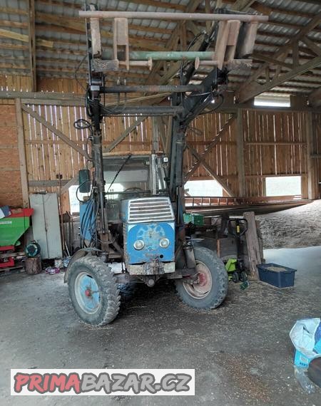 Zetor 8011 s čelní nakladačem Zetor 8011 s čelní nakladačem