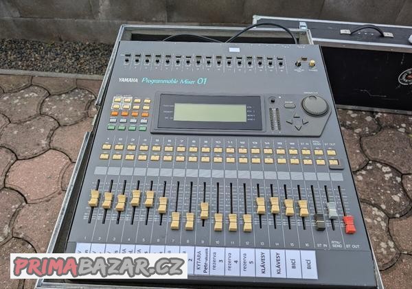 mixážní pult YAMAHA vč. kufru