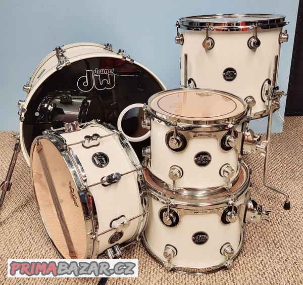 dw-performance-white