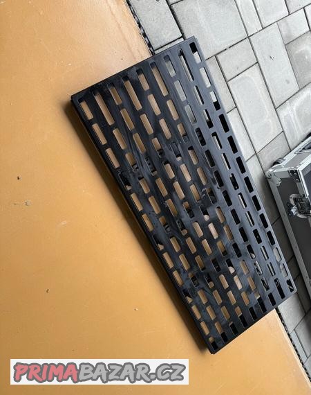 Prodám pedalboard rockboard 5,4 with  flight case