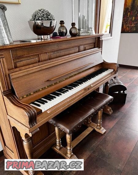 Piano Rippen Largo 118 se stylovou židlí