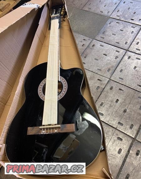Stagg SCL60 TCE-BLK, elektroakustická klasická kytara 4/4