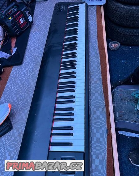 midi-keyboard-m-audio-hammer-88-kladivko-dynmika