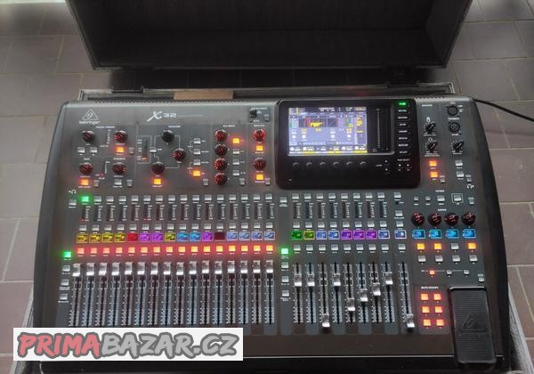 Behringer X32 včetně case
