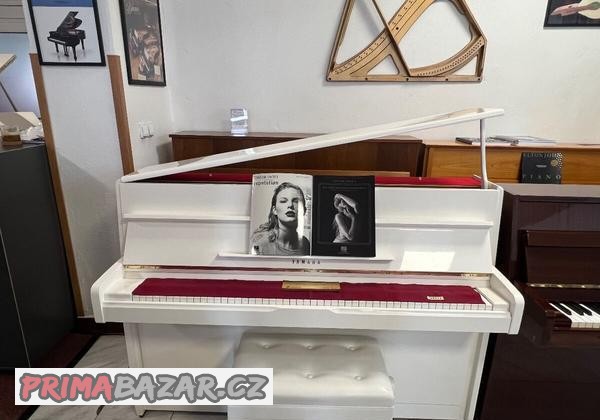 Bílé pianino Yamaha se zárukou, doprava zdarma.