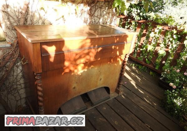 harmonium-krasne-historicke