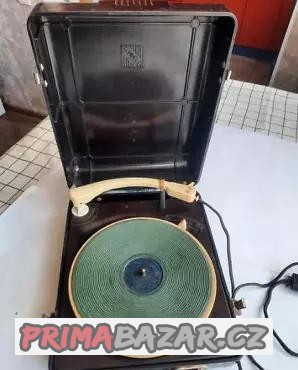 Starý bakelitový gramofon
