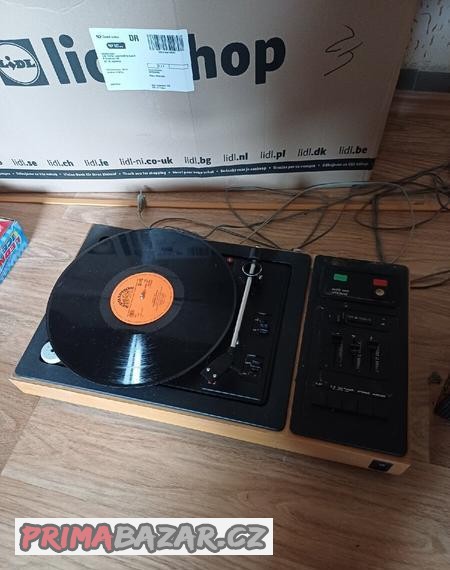 Retro gramofon Tesla NZC150