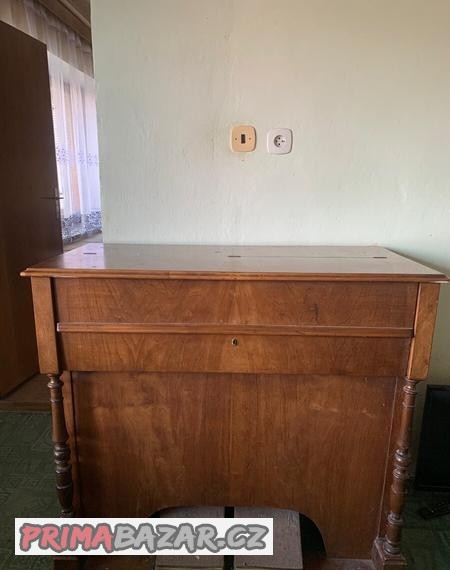 Vyřezávané Harmonium