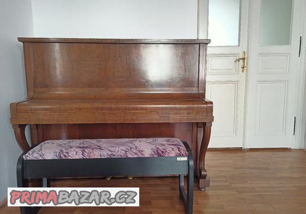 dvojlavice-zidlicka-petrof-k-pianinu