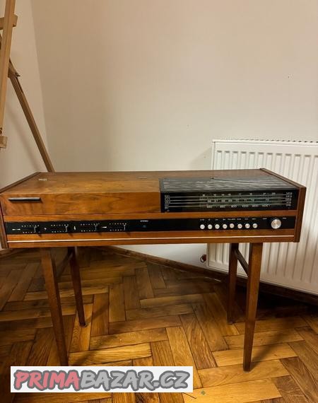 retro-gramofon-ve-velmi-zachovalem-stavu