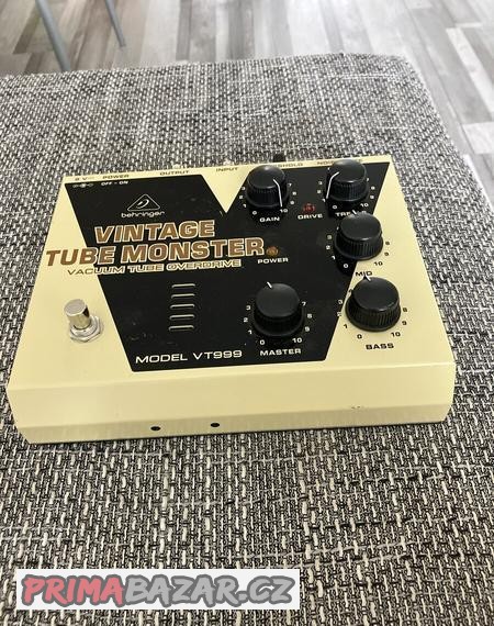 Kytarový efekt s elektronkou Behringer