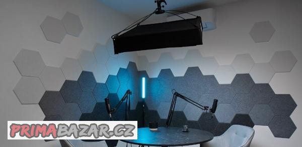 Akustické panely hexagonálního tvaru (84 kusů)