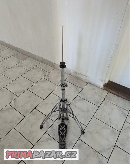 stojan-na-hi-hat