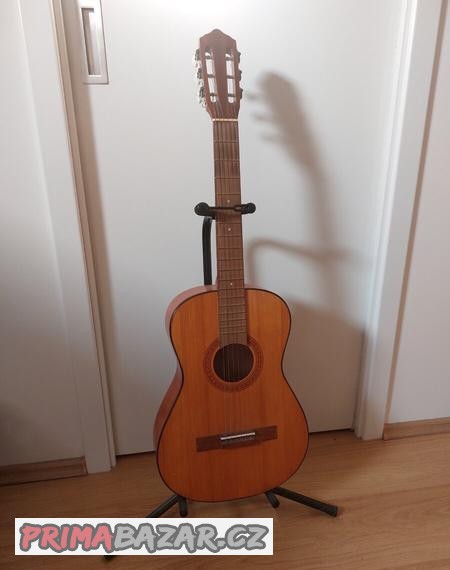 Prodám dřevěnou kytaru o velikosti 3/4