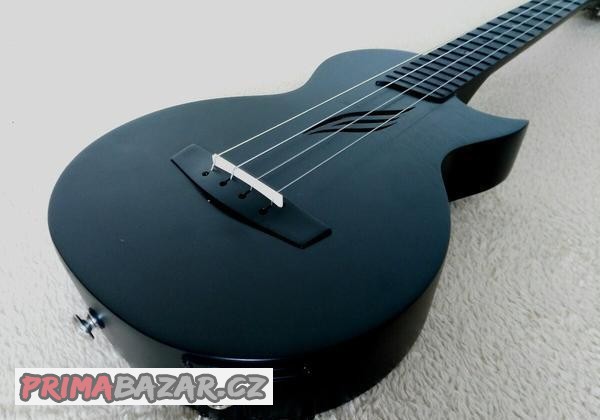 Predam koncertne ukulele Cascha Carbon Fibre.