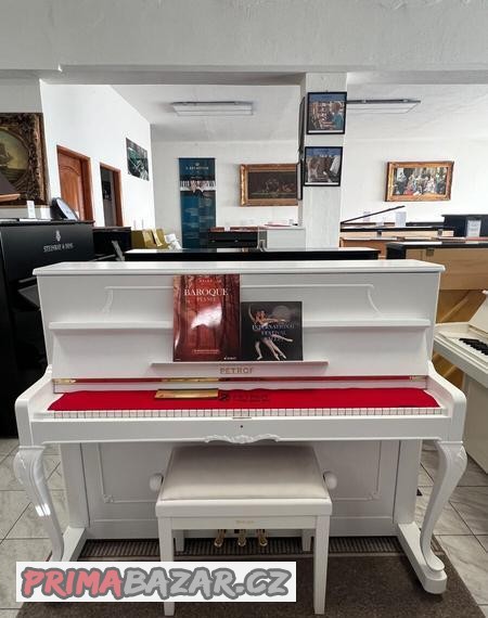 bile-pianino-petrof-romantik-po-servisu-se-zarukou-2-roky
