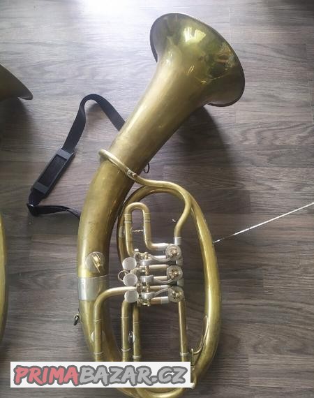 Baskřídlovka Amati-Kraslice + kovový stojan na noty.