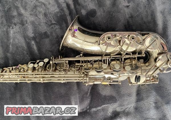 Saxofon značky Stewart Ellis