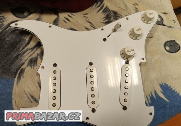 Prodám osazený pickguard z Fendra Mexico - Kyjov