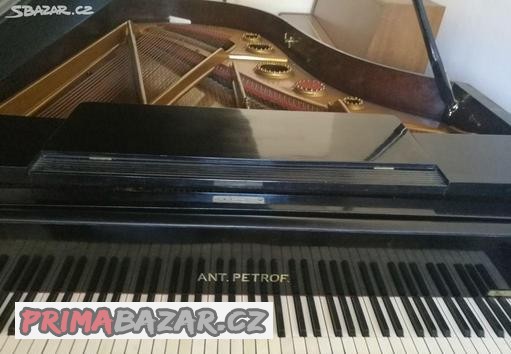 Piano klavir kridlo