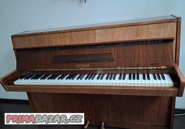piano-petrof-klavir
