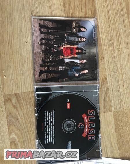 CD Slash 4 jen rozbaleno