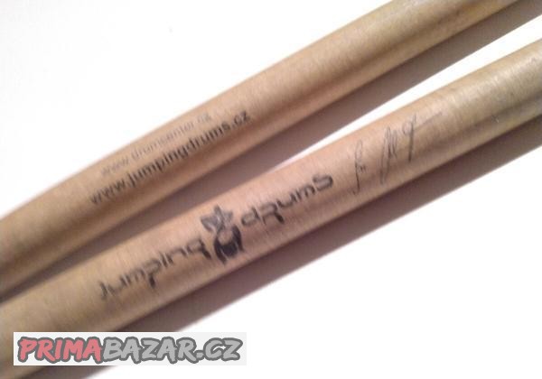 PALIČKY NA BUBNOVÁNÍ OD JUMPING DRUMS