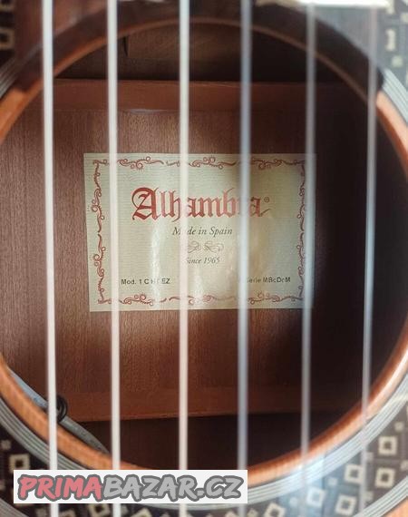 Akustická kytara (Alhambra)