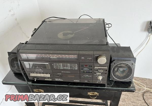 Gramofon a přehrávač Universum