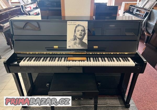 japonske-pianino-kawai-se-zarukou-prodano