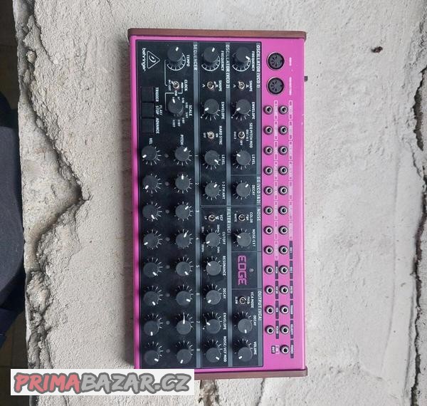 prodam-behringer-edge-a-behringer-neutron