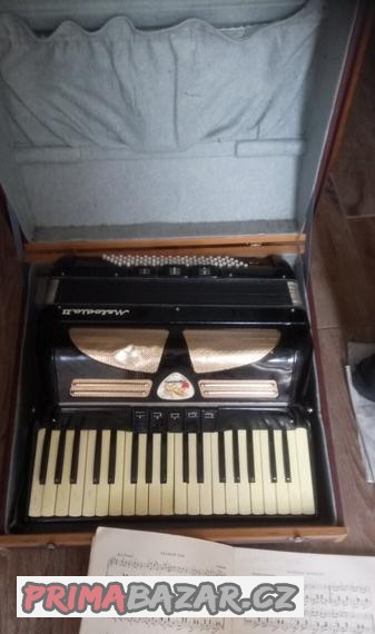 harmonika-akordeon-melodia-ii-lignatone-prodam