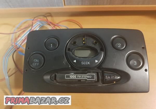 Rádio s kazetovou mechanikou