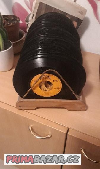 Vinylové staré gramodesky + hurvínek a spejbl (ps:bez obalů)