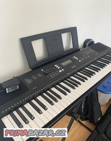 klavesy-yamaha-v-zaruce