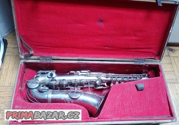 historicky-saxofon-imperial-v-drevenem-kufru