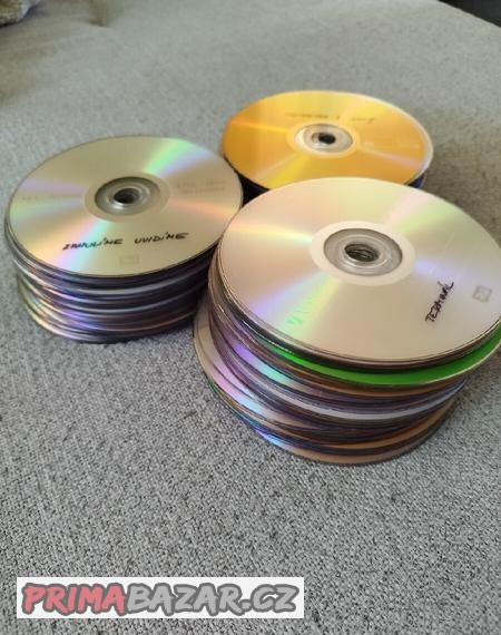130 DVD české a zahraniční filmy