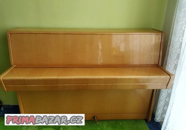 piano-pianino-klavir-petrof