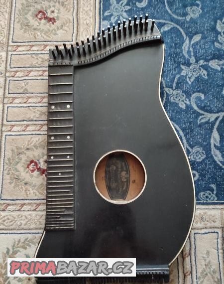 Citara k renovaci, tak nebo jako dekor