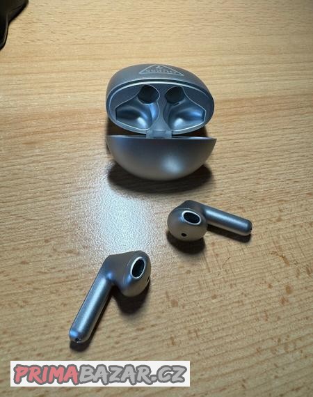 Sluchátka Guess True Wireless Stereo Earphones Glossy Silver
